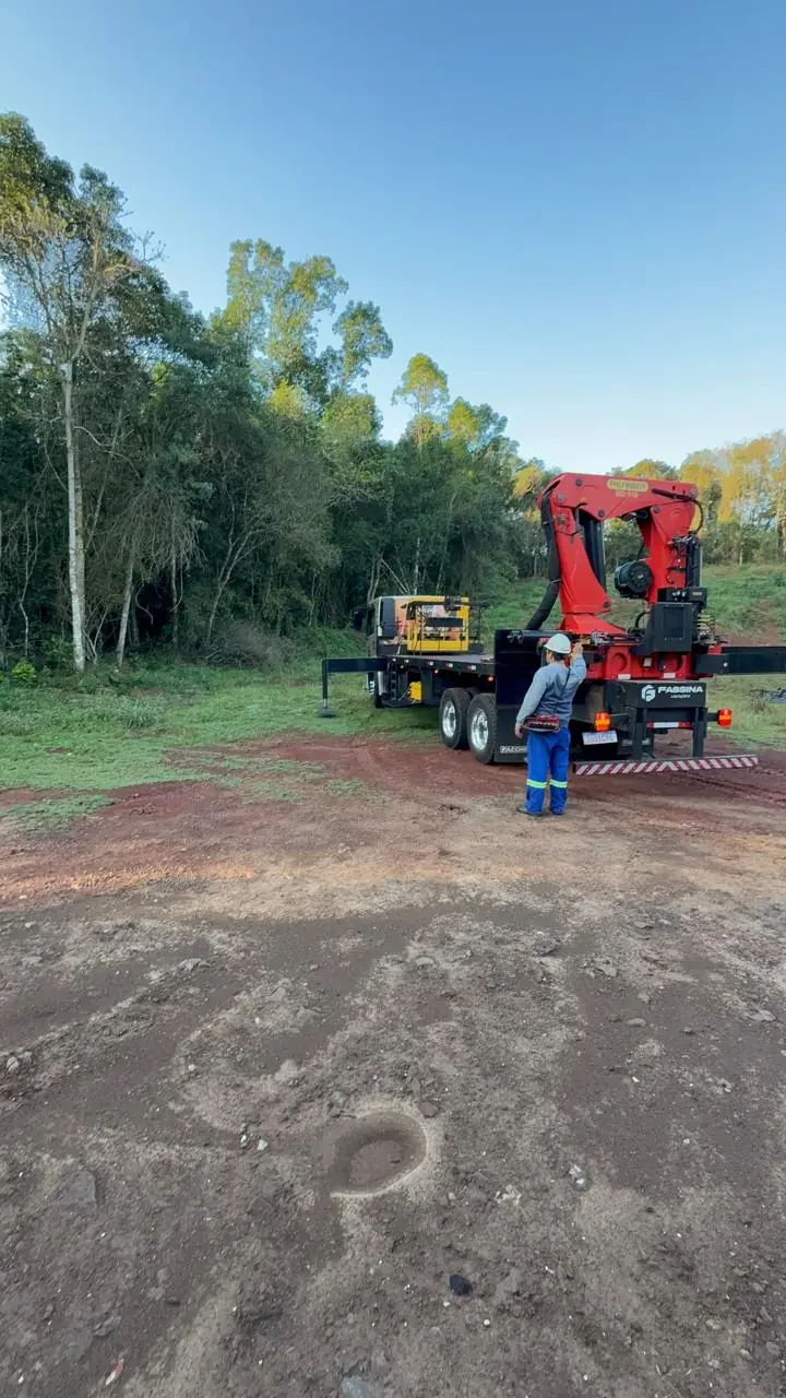 Munck Fassina transportando máquina